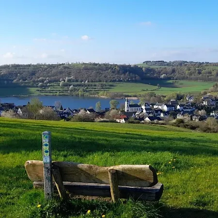 Eifel Mit Hunden Schwalbennest *