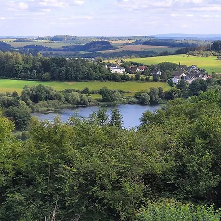 Eifel Mit Hunden Schwalbennest Holiday home Schalkenmehren