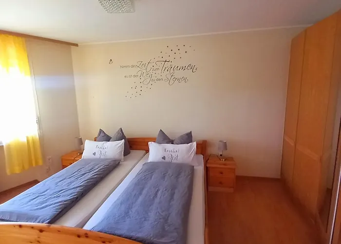 Eifel Urlaub Mit Hunden Schwalbennest Schalkenmehren